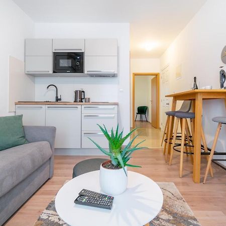 Apartmani Eterovic Baška Voda Buitenkant foto