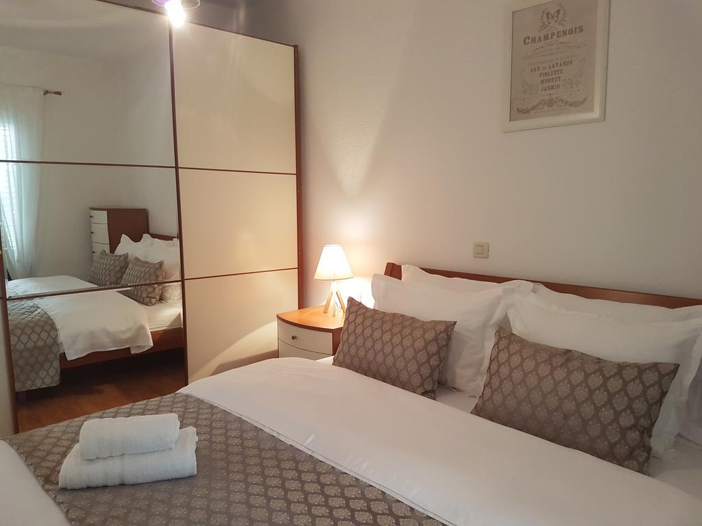 Apartmani Eterovic Baška Voda Buitenkant foto